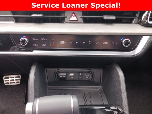 Vehicle image 21 of 31