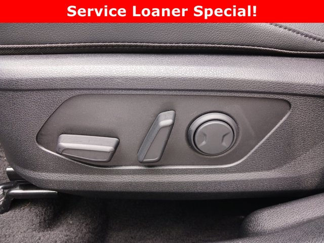 Vehicle image 24 of 31