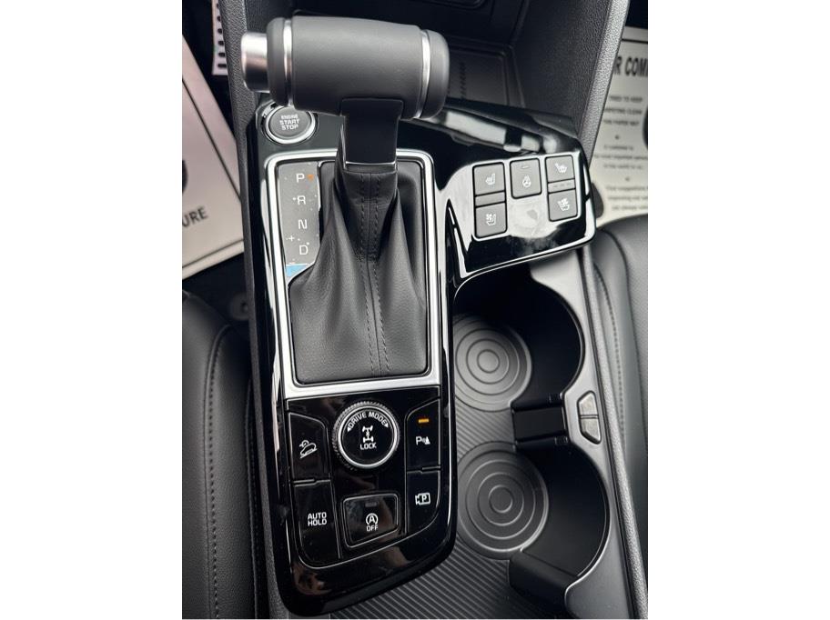 Vehicle image 18 of 19