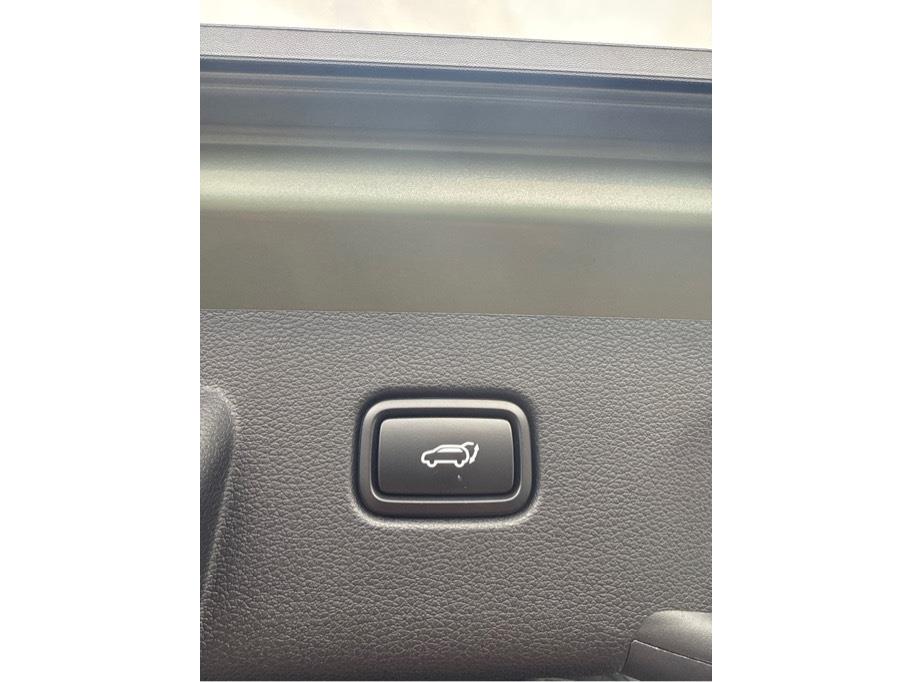 Vehicle image 12 of 19