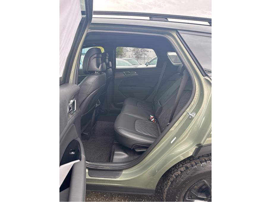 Vehicle image 13 of 19