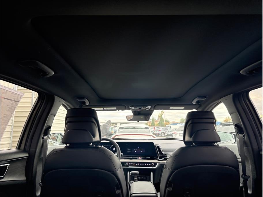 Vehicle image 11 of 19