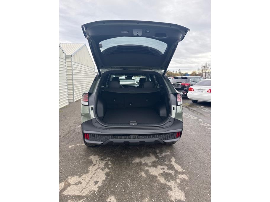 Vehicle image 10 of 19