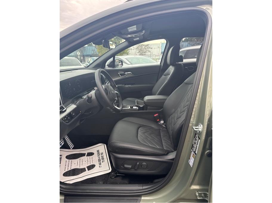 Vehicle image 16 of 19