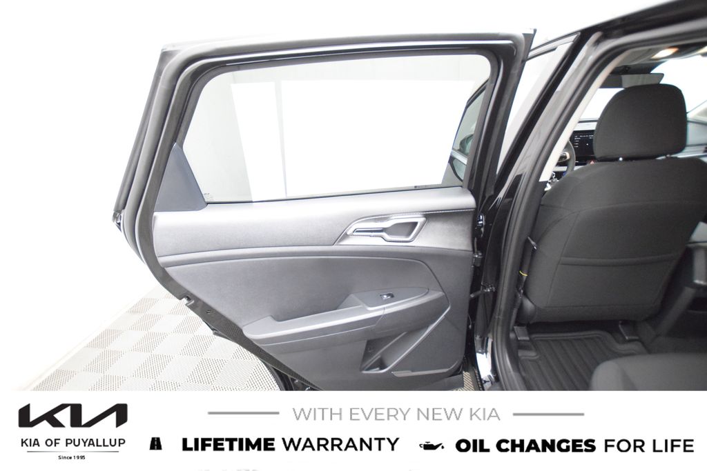 2025 Kia Sportage Hybrid LX Image 17 of 27