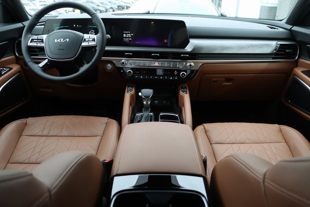 Vehicle image 16 of 21