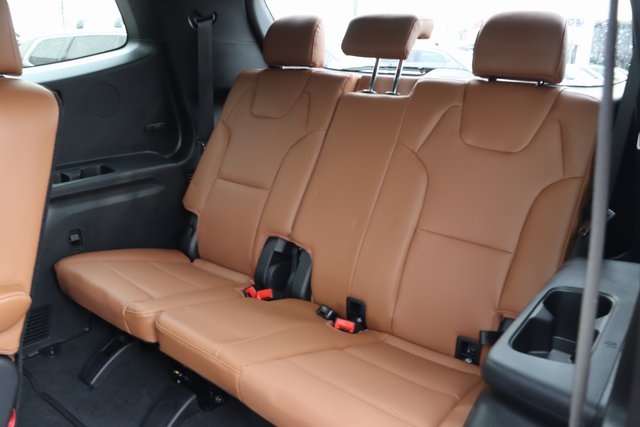 Vehicle image 15 of 21