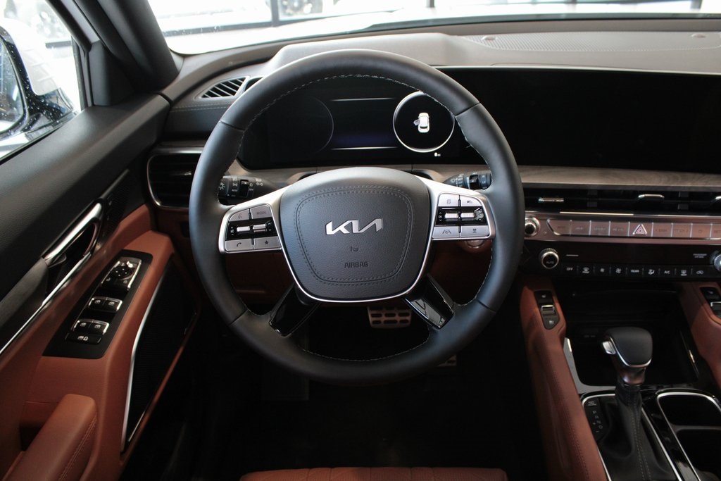 Vehicle image 17 of 29