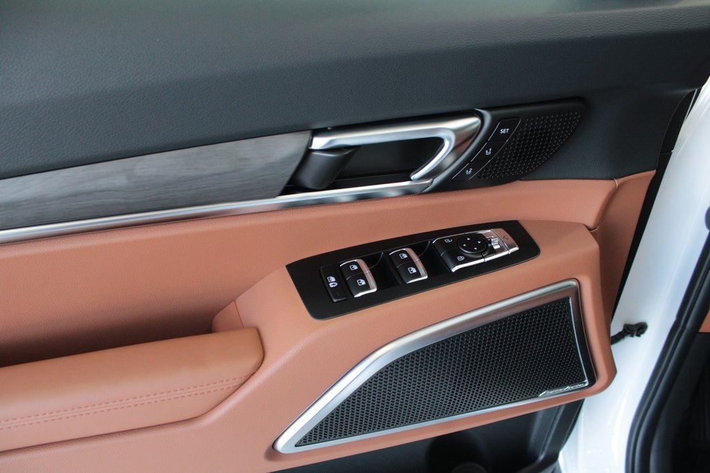 Vehicle image 13 of 29