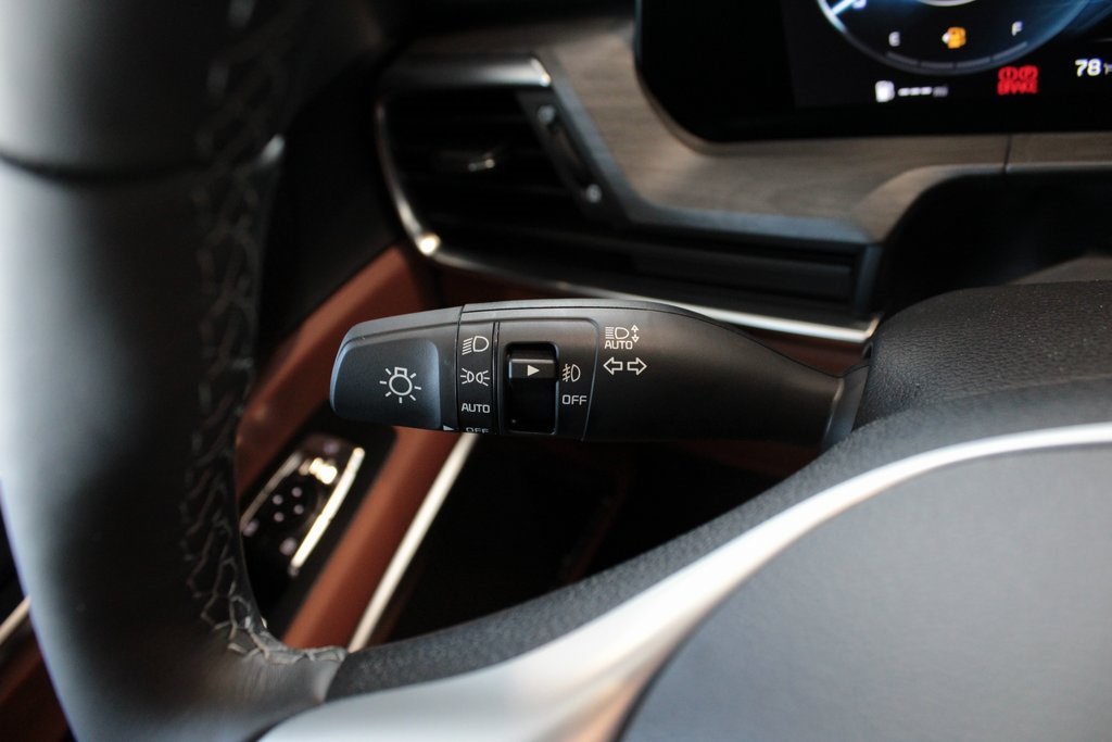 Vehicle image 21 of 29