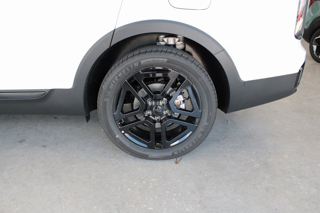 Vehicle image 8 of 29