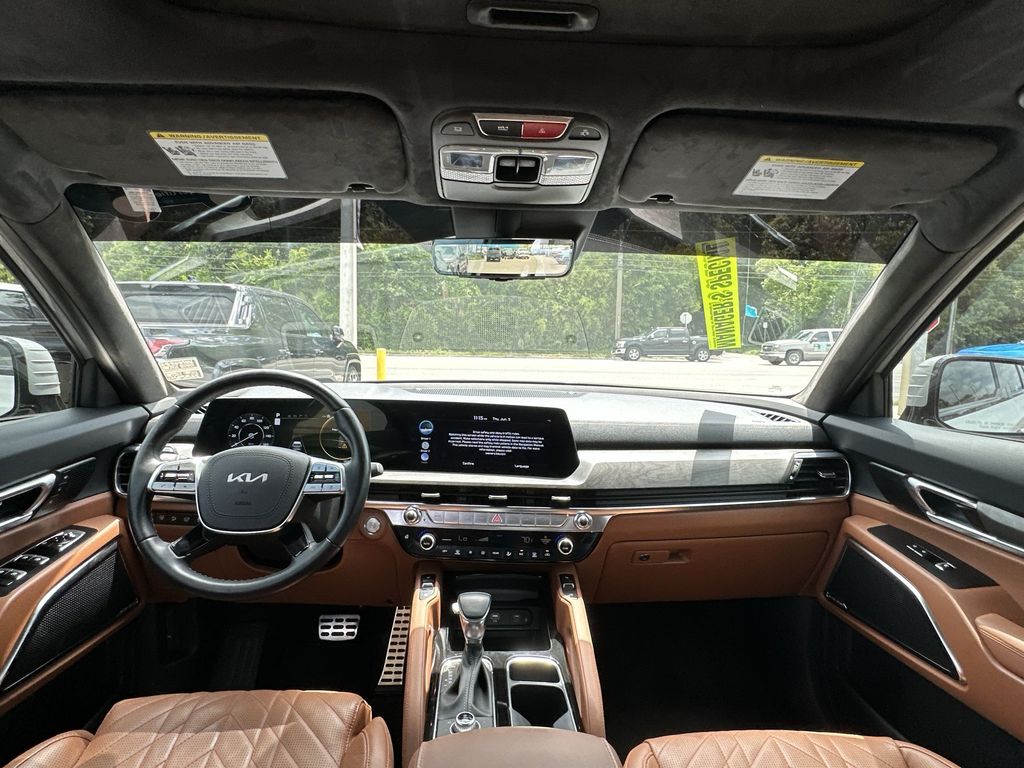 Vehicle image 18 of 33