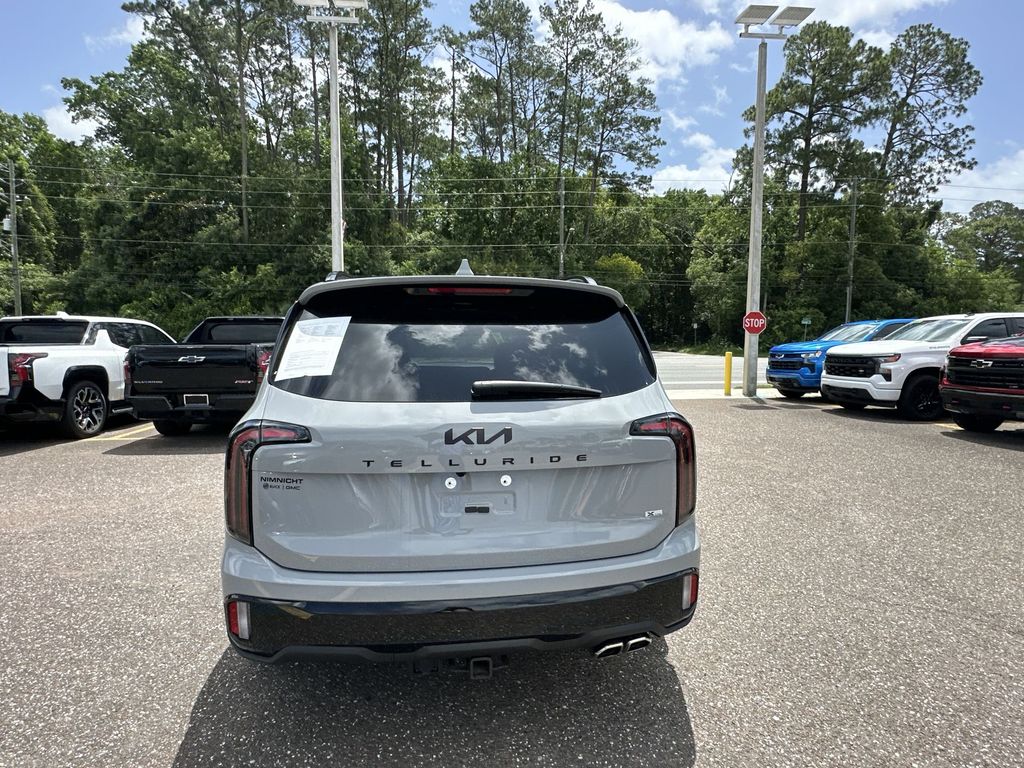 Vehicle image 17 of 33
