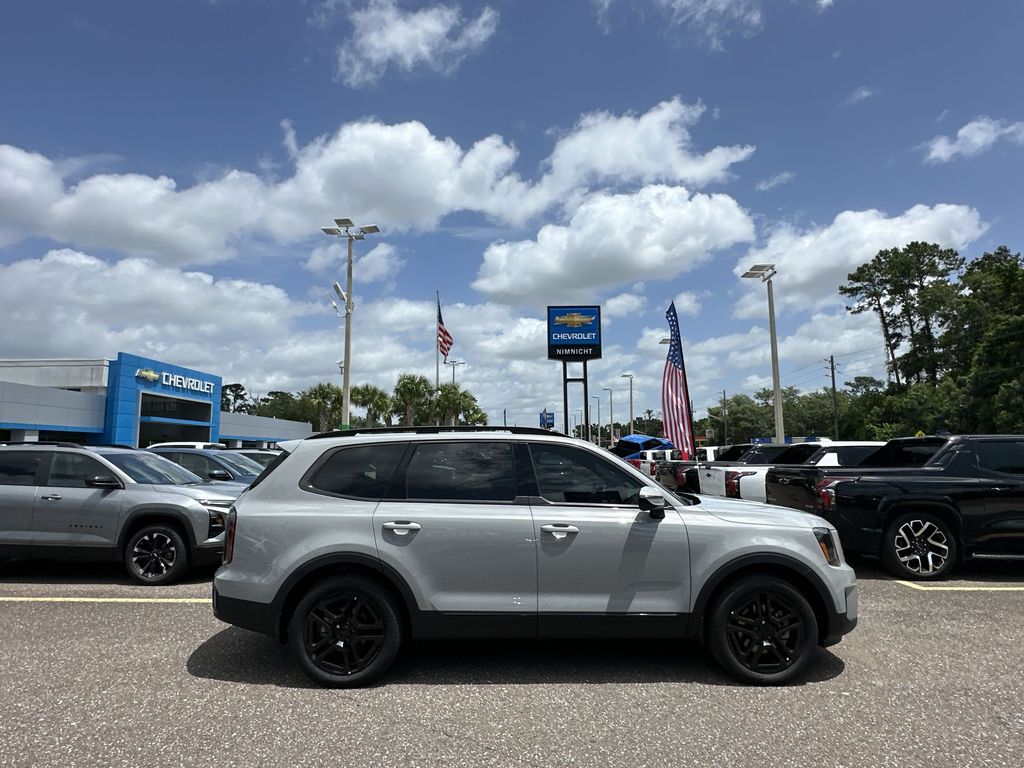 Vehicle image 9 of 33
