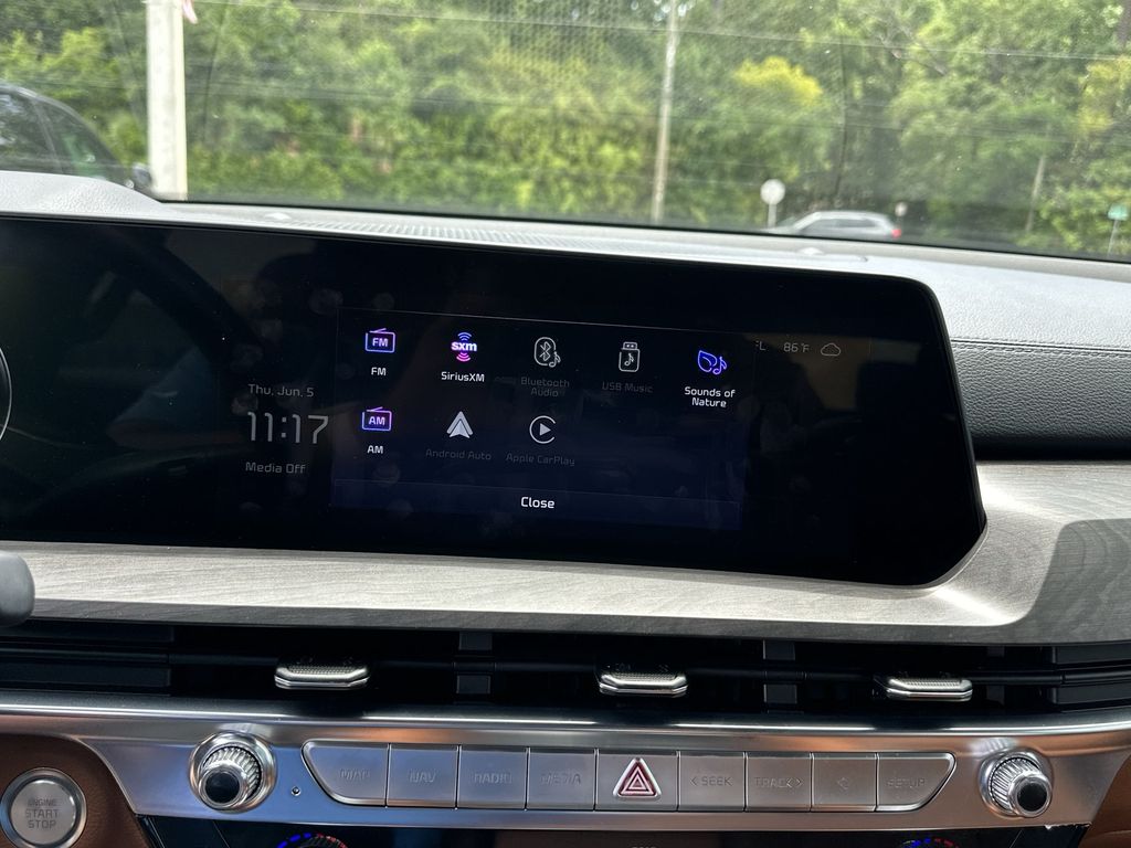 Vehicle image 25 of 33