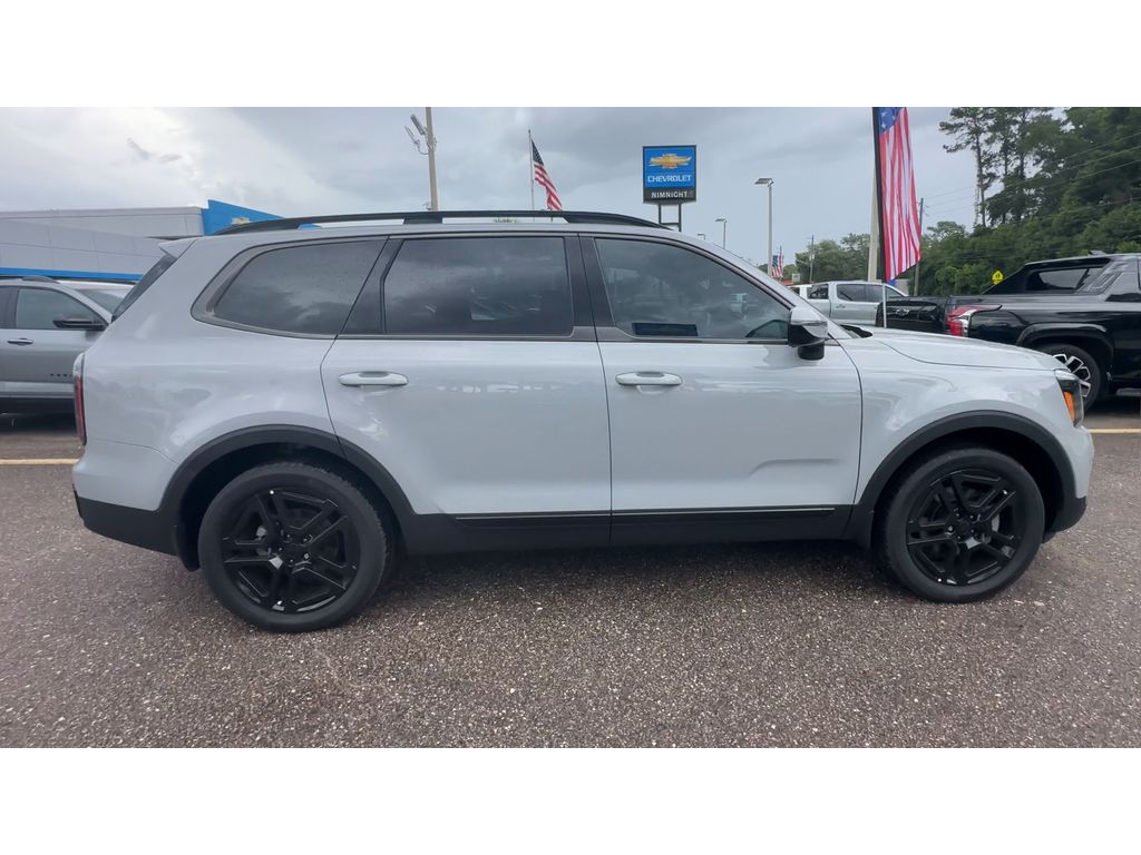 Vehicle image 8 of 33