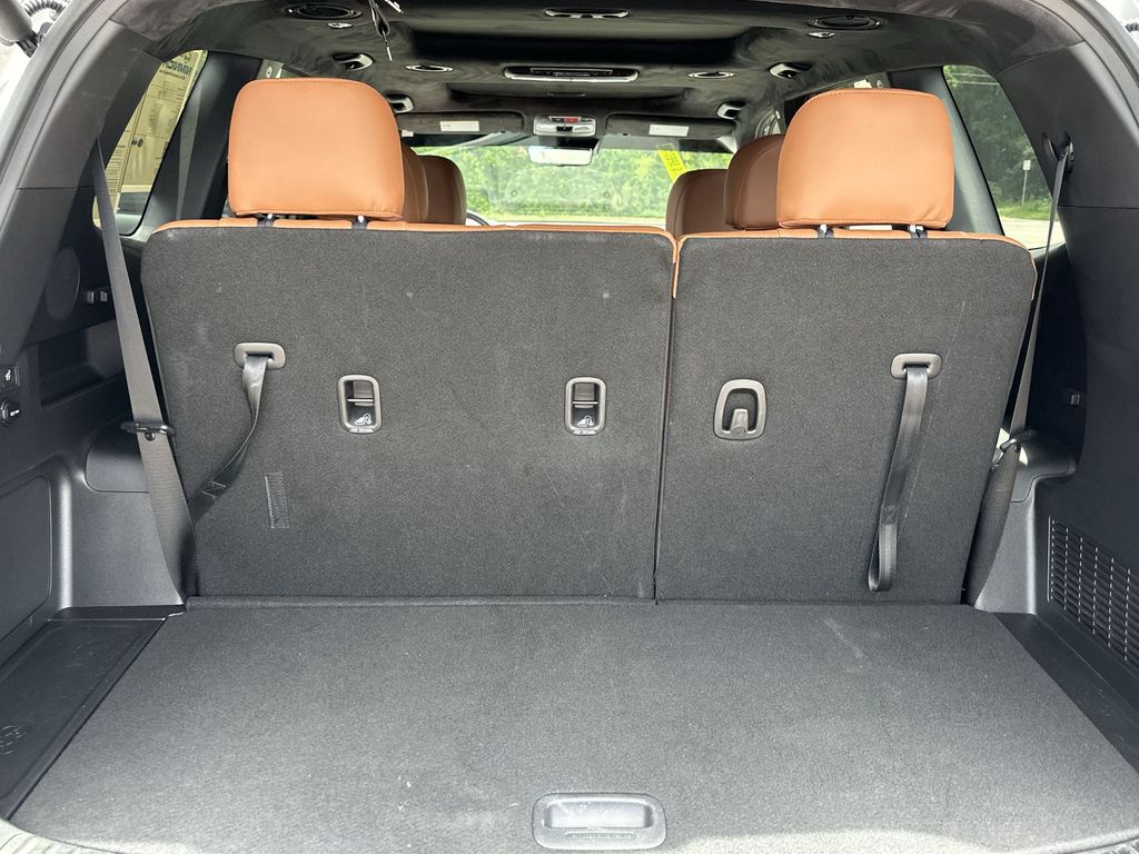 Vehicle image 23 of 33