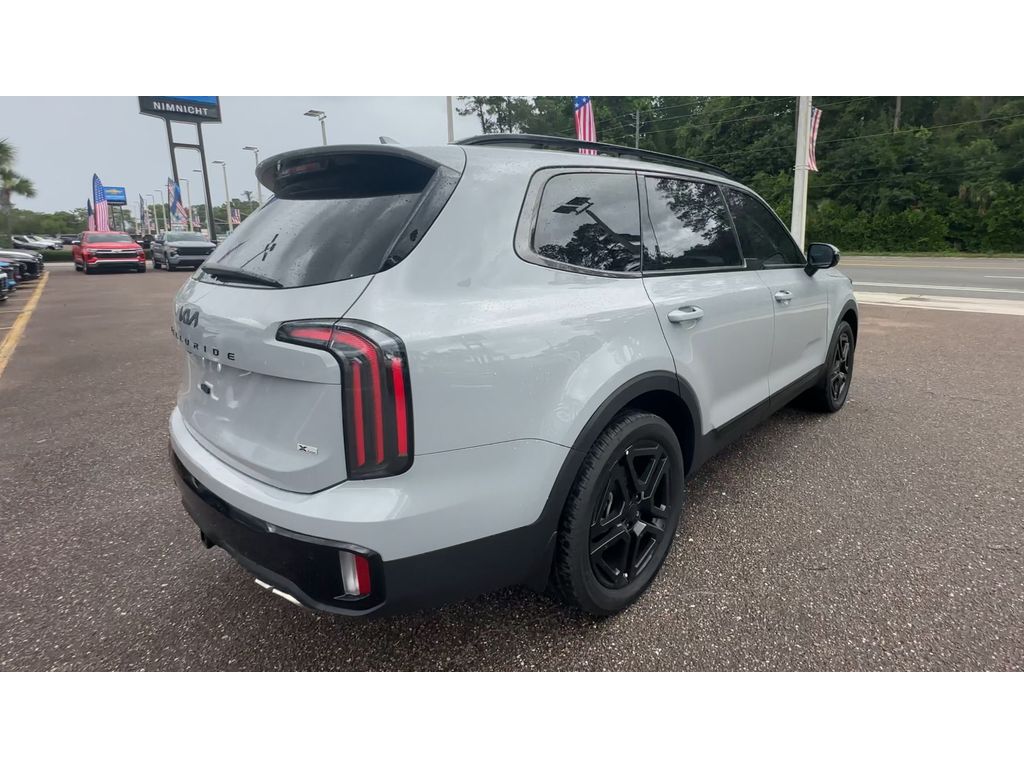 Vehicle image 10 of 33