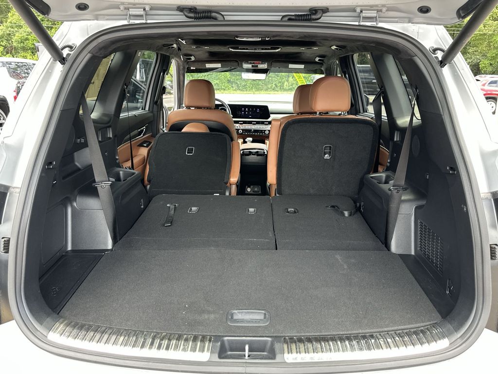 Vehicle image 31 of 33