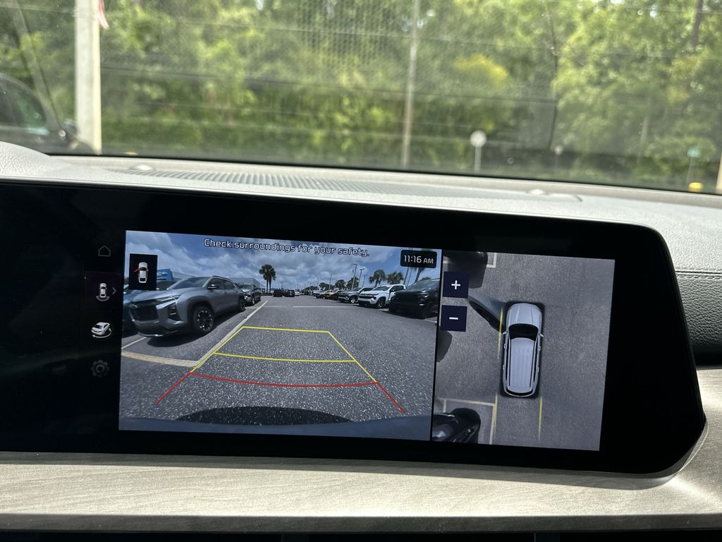 Vehicle image 24 of 33