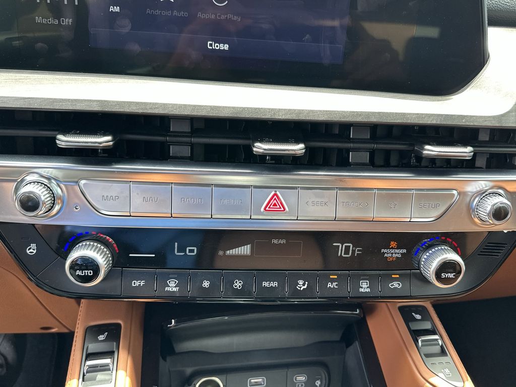 Vehicle image 28 of 33