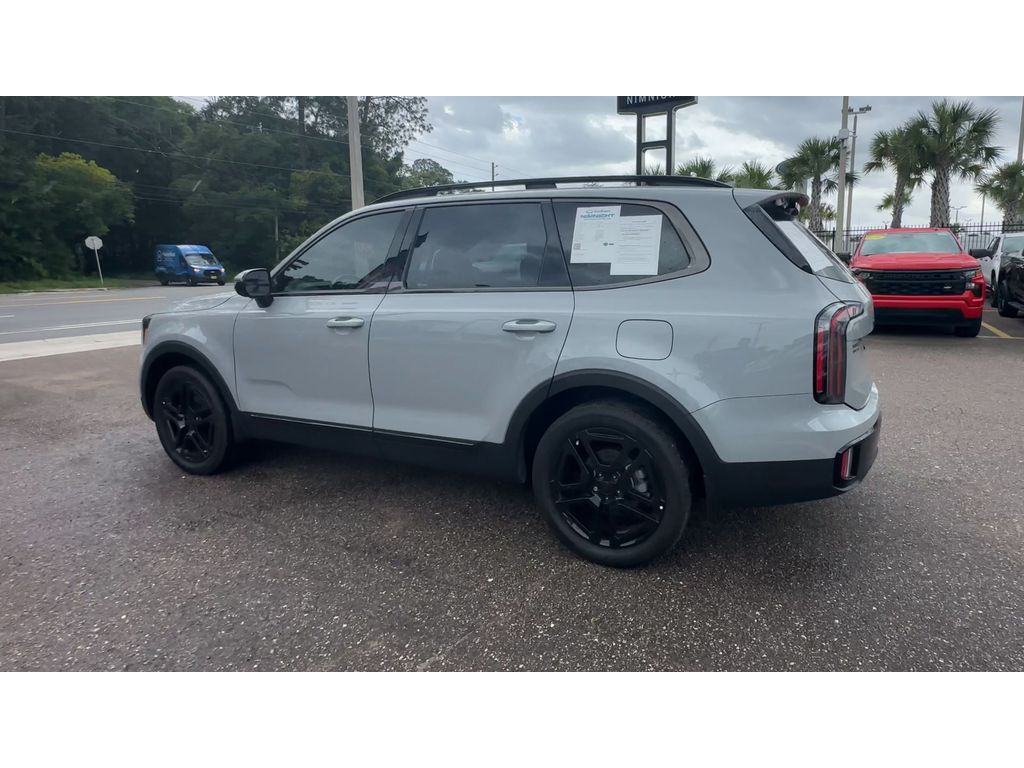 Vehicle image 14 of 33