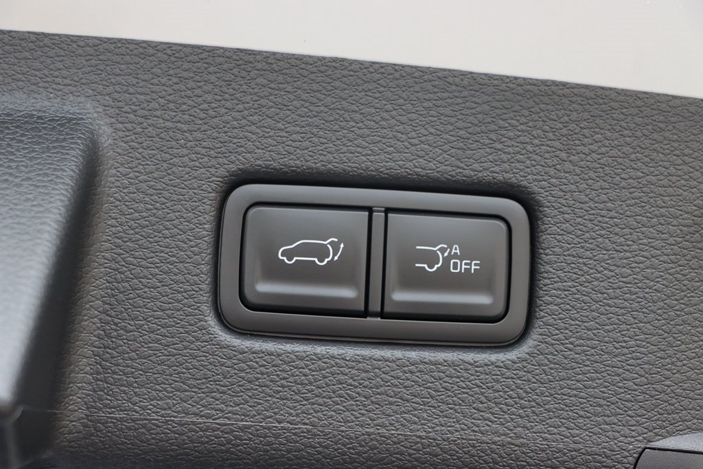 Vehicle image 12 of 24