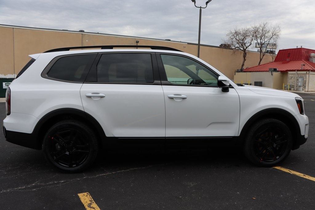 Vehicle image 8 of 24