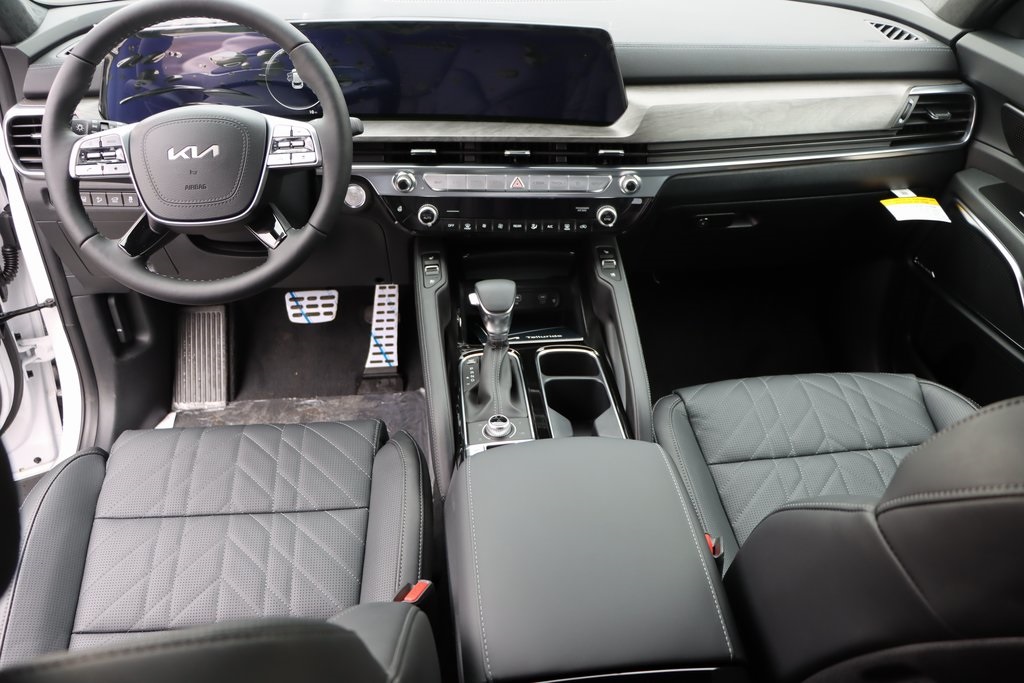 Vehicle image 15 of 24