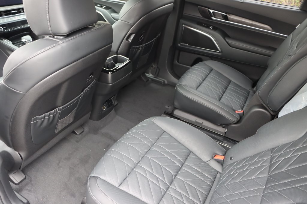 Vehicle image 14 of 24