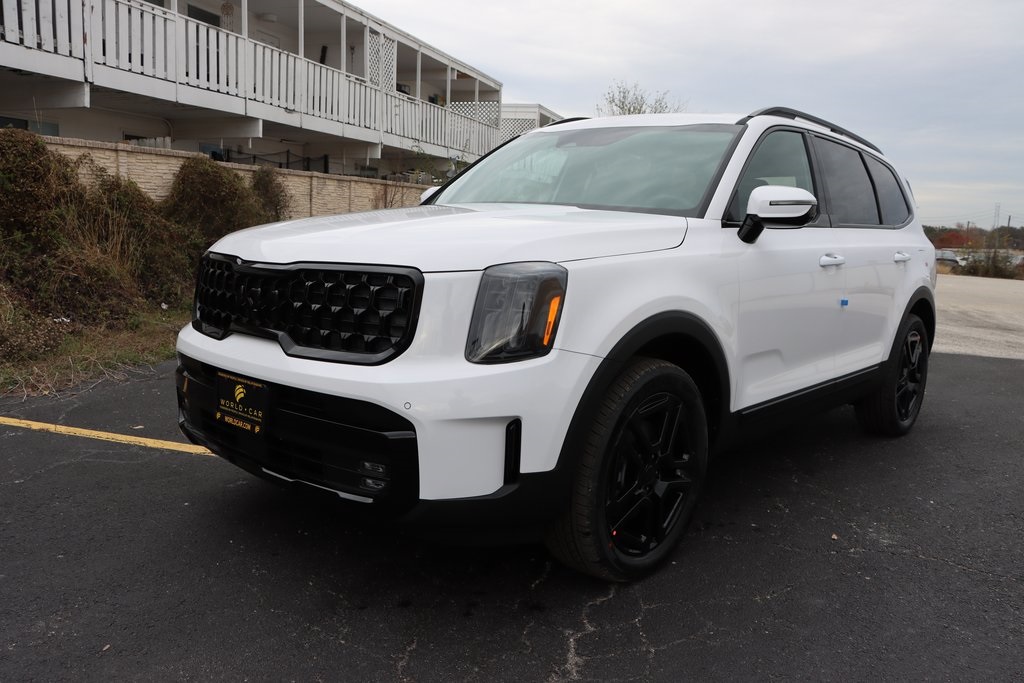 Vehicle image 3 of 24