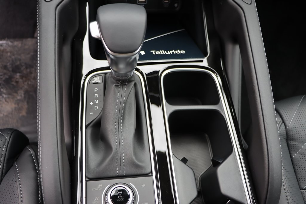 Vehicle image 21 of 24