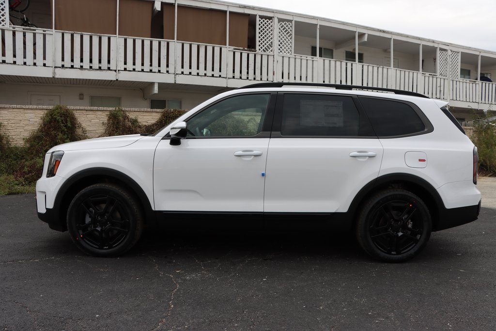 Vehicle image 4 of 24