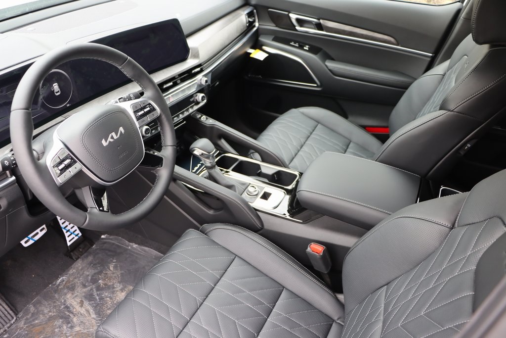Vehicle image 13 of 24