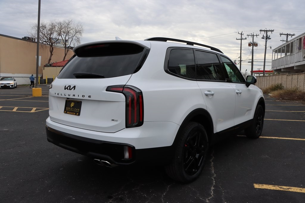 Vehicle image 7 of 24