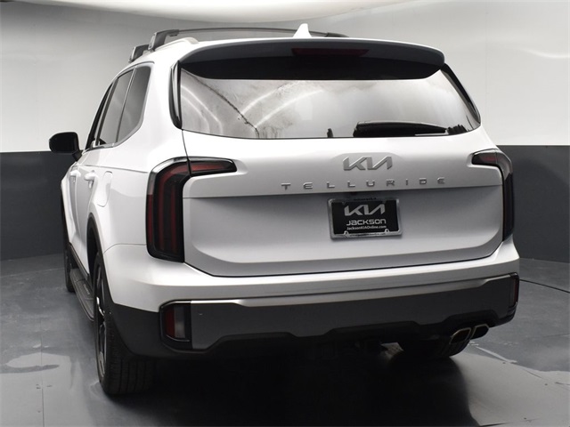 Vehicle image 23 of 52