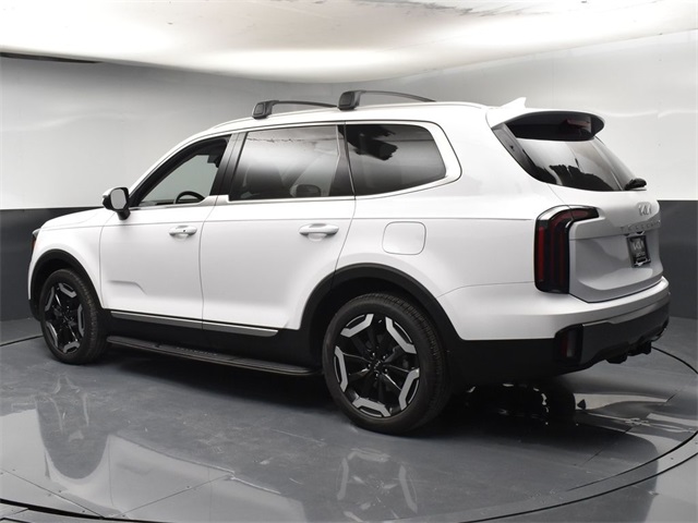Vehicle image 22 of 52