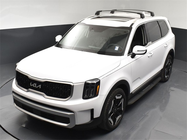 Vehicle image 3 of 52