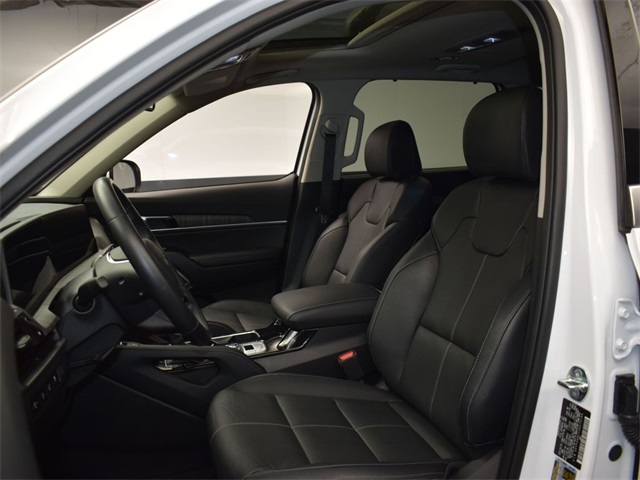 Vehicle image 26 of 52