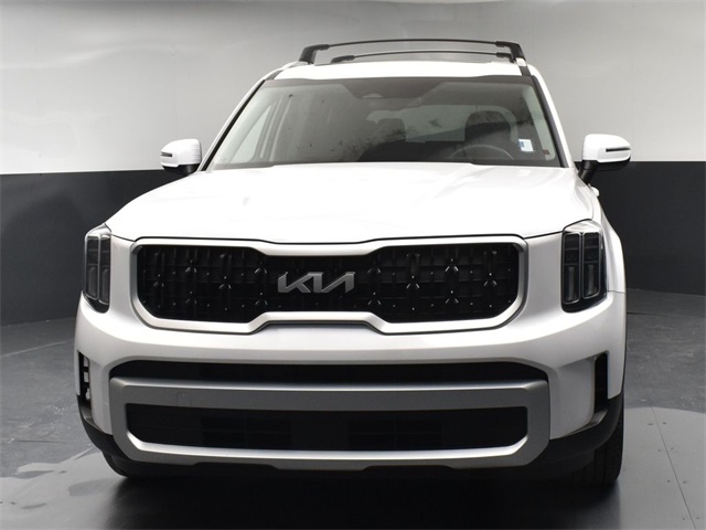 Vehicle image 4 of 52