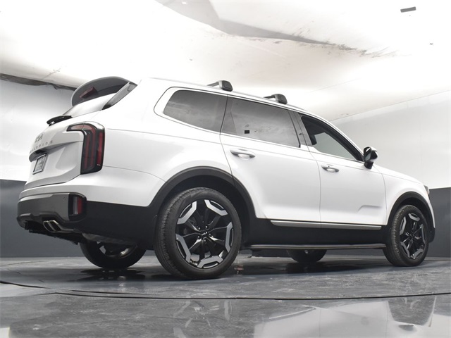 Vehicle image 18 of 52