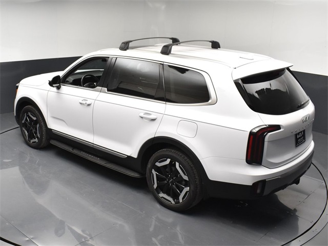 Vehicle image 21 of 52
