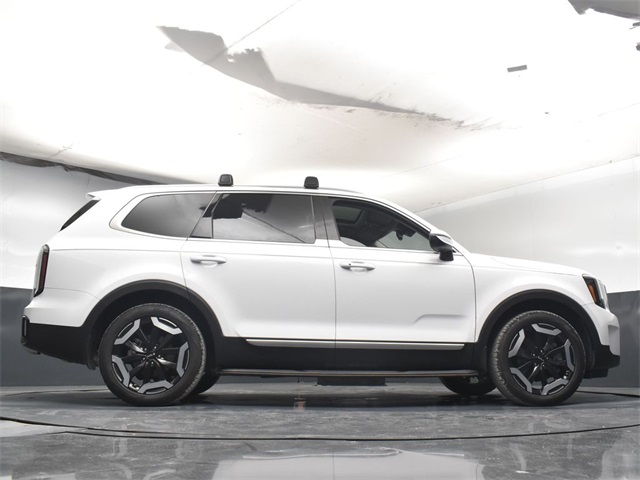 Vehicle image 13 of 52