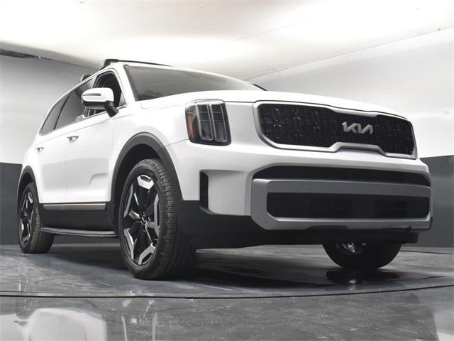 Vehicle image 10 of 52