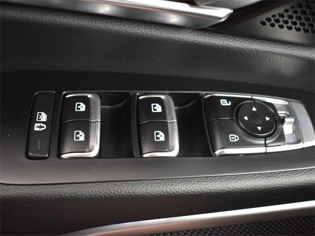 Vehicle image 50 of 52