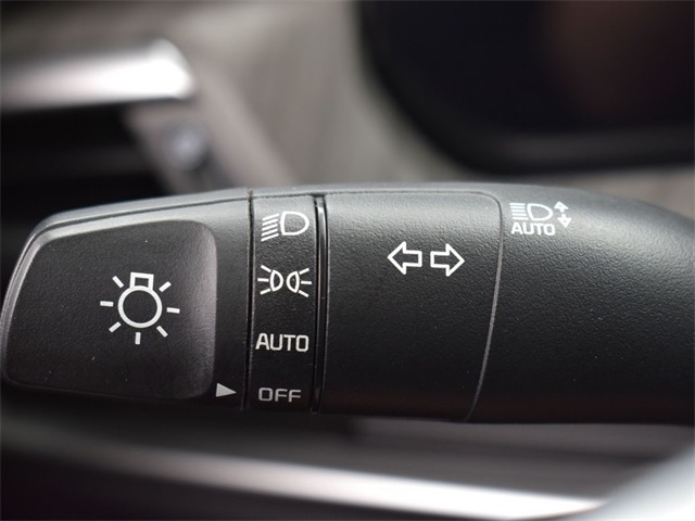Vehicle image 47 of 52