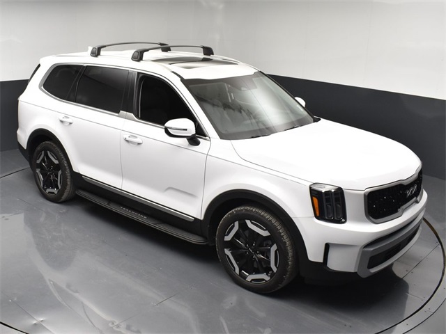Vehicle image 5 of 52