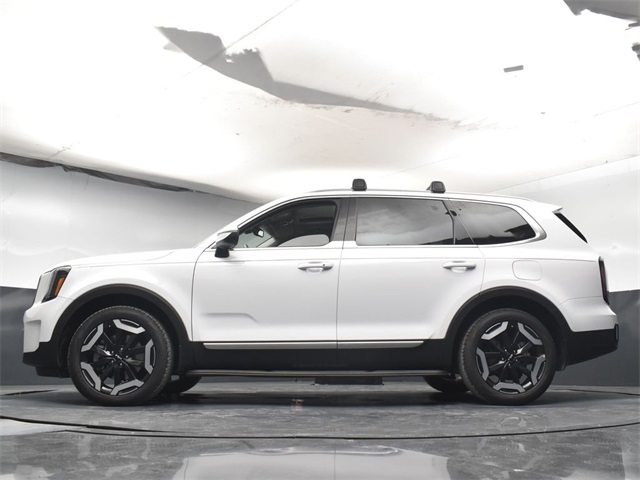 Vehicle image 25 of 52