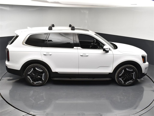Vehicle image 11 of 52