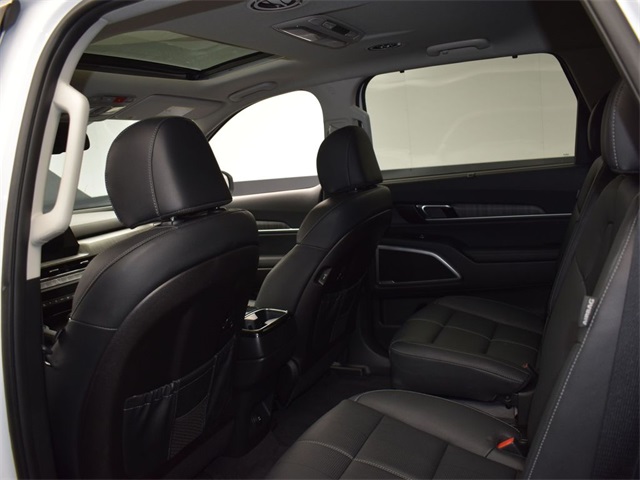 Vehicle image 27 of 52